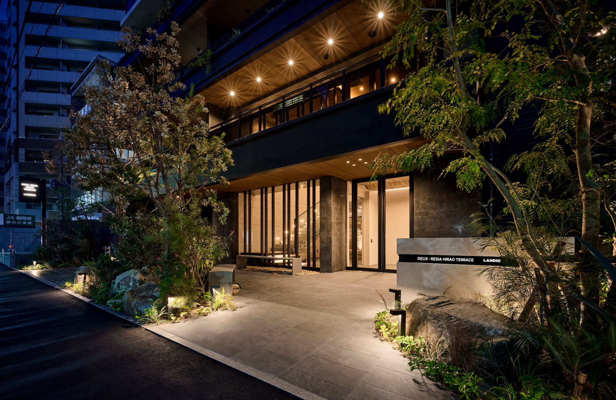 ENTRANCE APPROACH